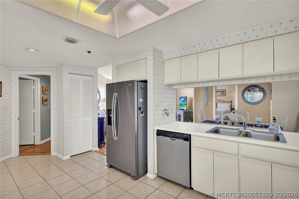 221 NE Plantation Road , Unit 403, Stuart, FL 34996 Photo