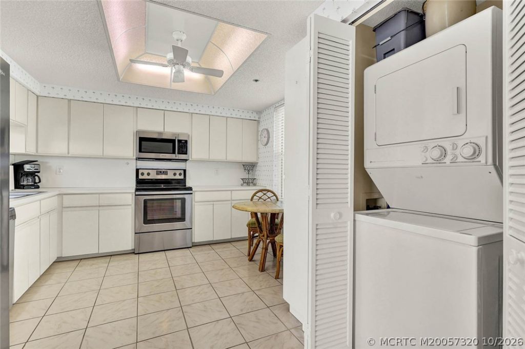 221 NE Plantation Road , Unit 403, Stuart, FL 34996 Photo