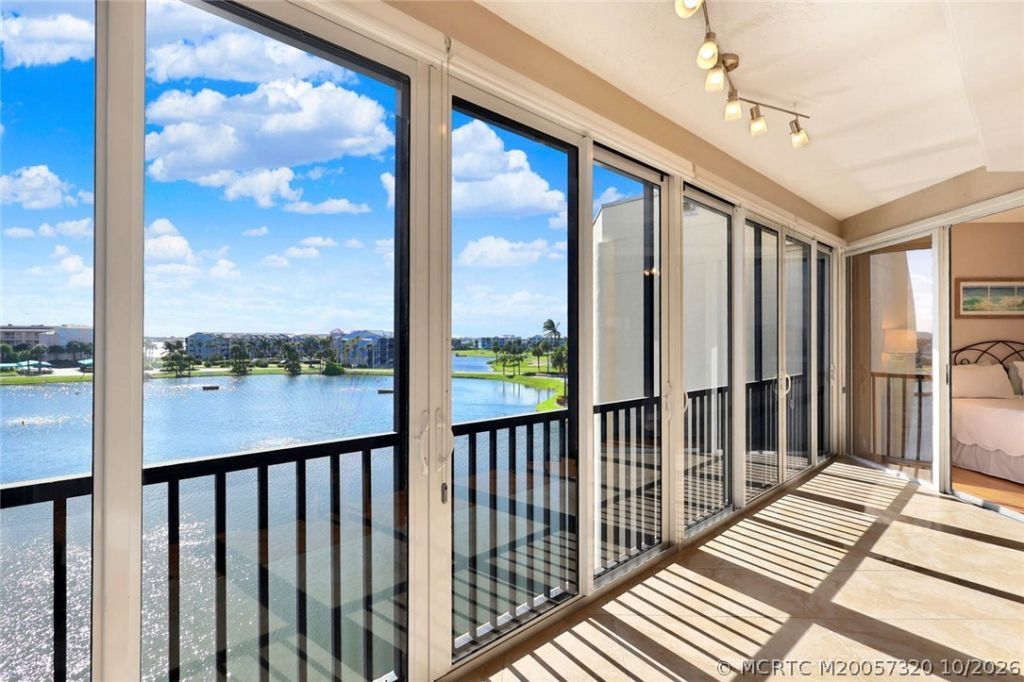 221 NE Plantation Road , Unit 403, Stuart, FL 34996 Photo