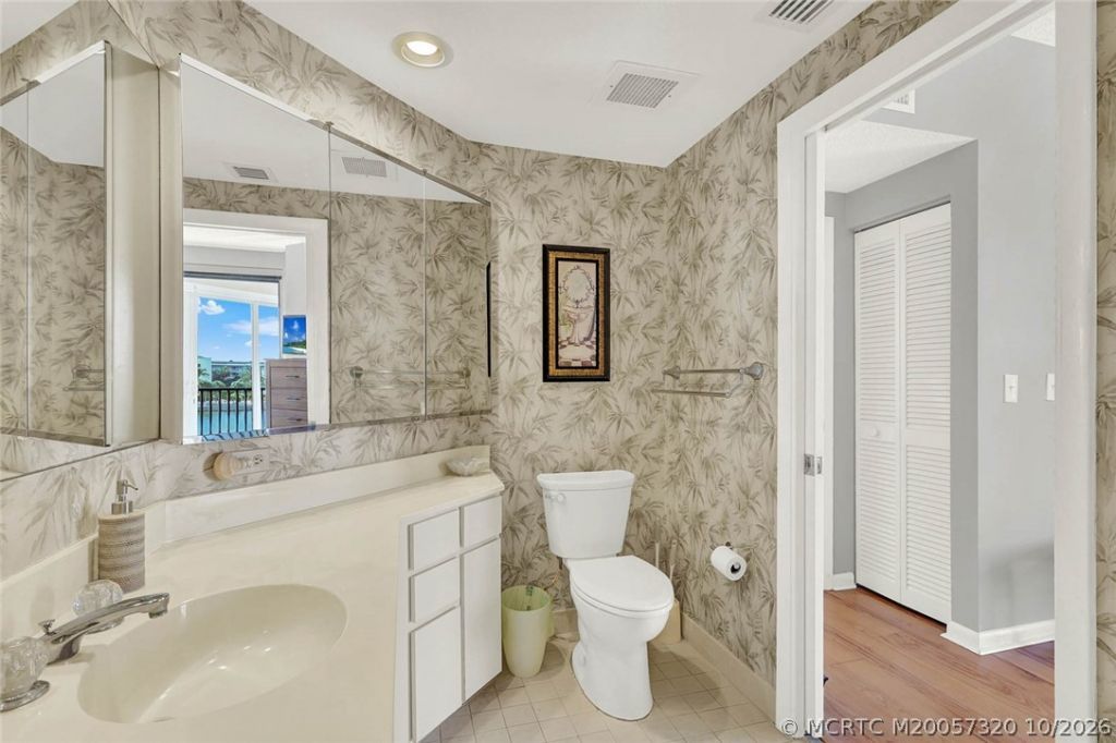 221 NE Plantation Road , Unit 403, Stuart, FL 34996 Photo