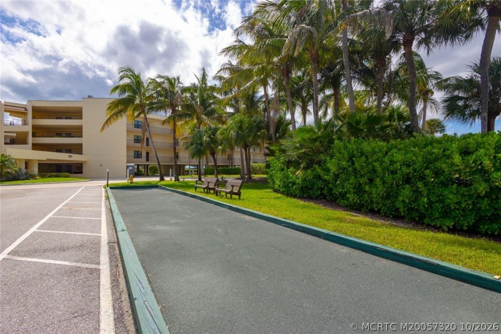 221 NE Plantation Road , Unit 403, Stuart, FL 34996 Photo