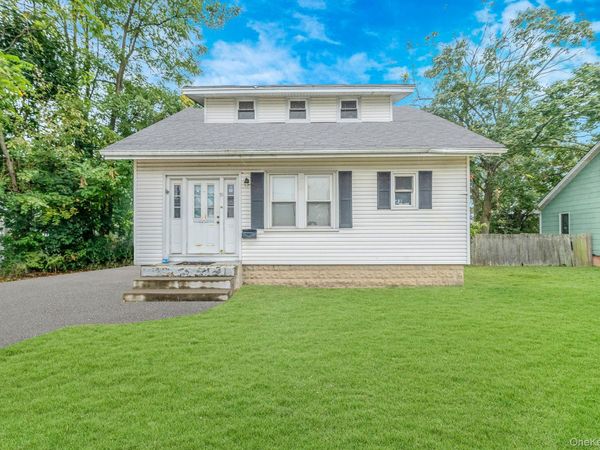 55 E Neck Court , West Babylon, NY 11704