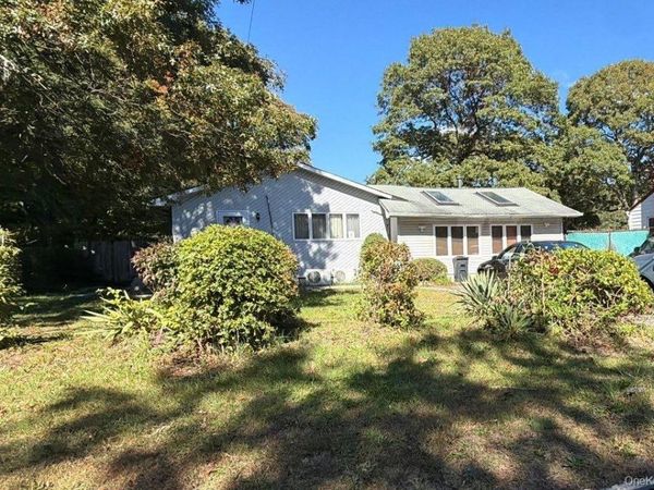 5475 Expressway Drive N, Holtsville, NY 11742