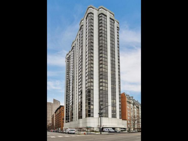 990 N Lake Shore Drive, Unit 8A, Chicago, IL 60611