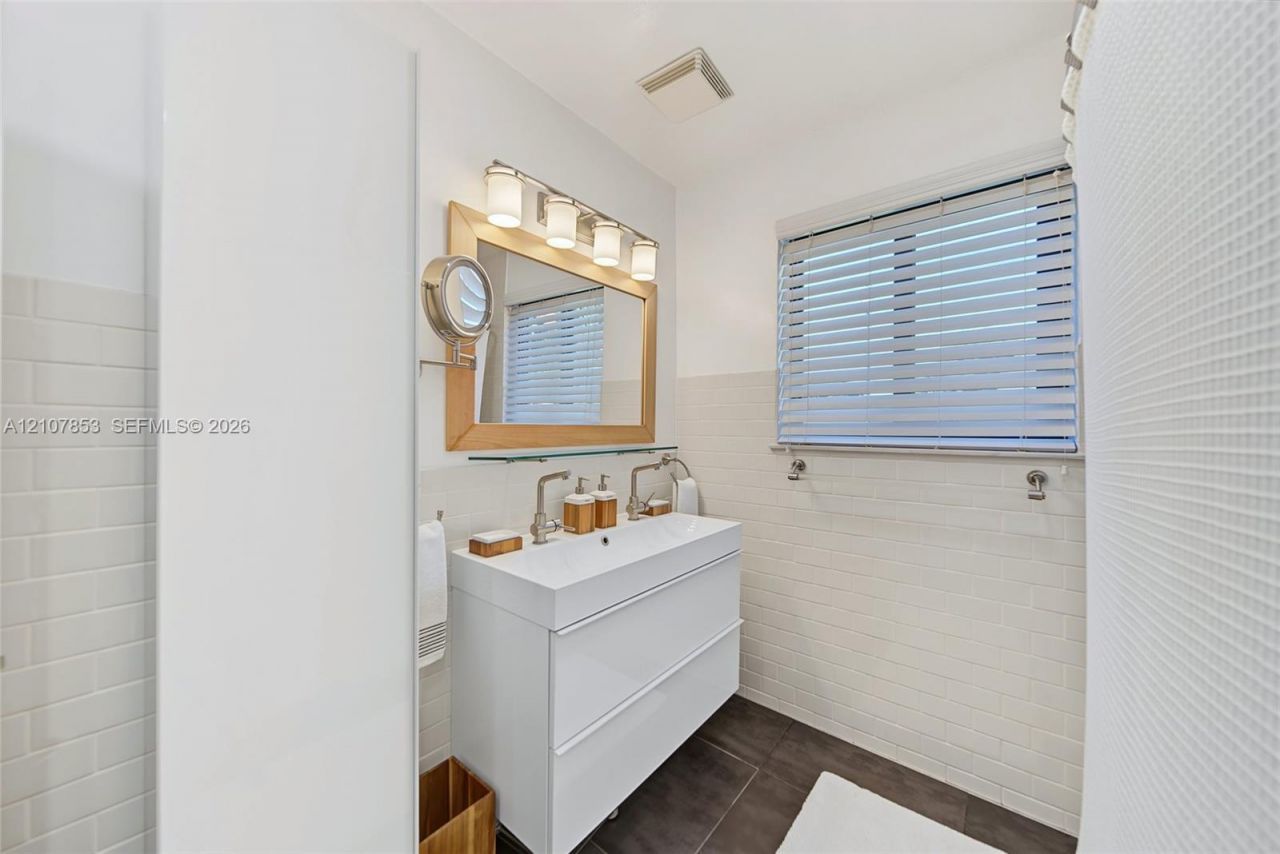 9205 N Miami Ave, Miami Shores, FL 33150 Photo