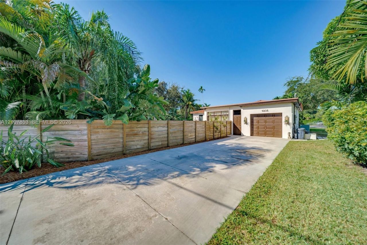 9205 N Miami Ave, Miami Shores, FL 33150 Photo