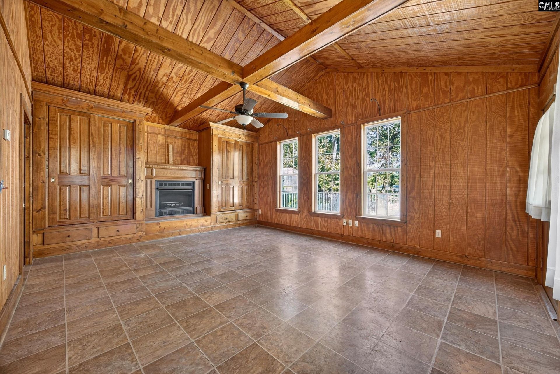 137 Railroad Avenue  Photo 4