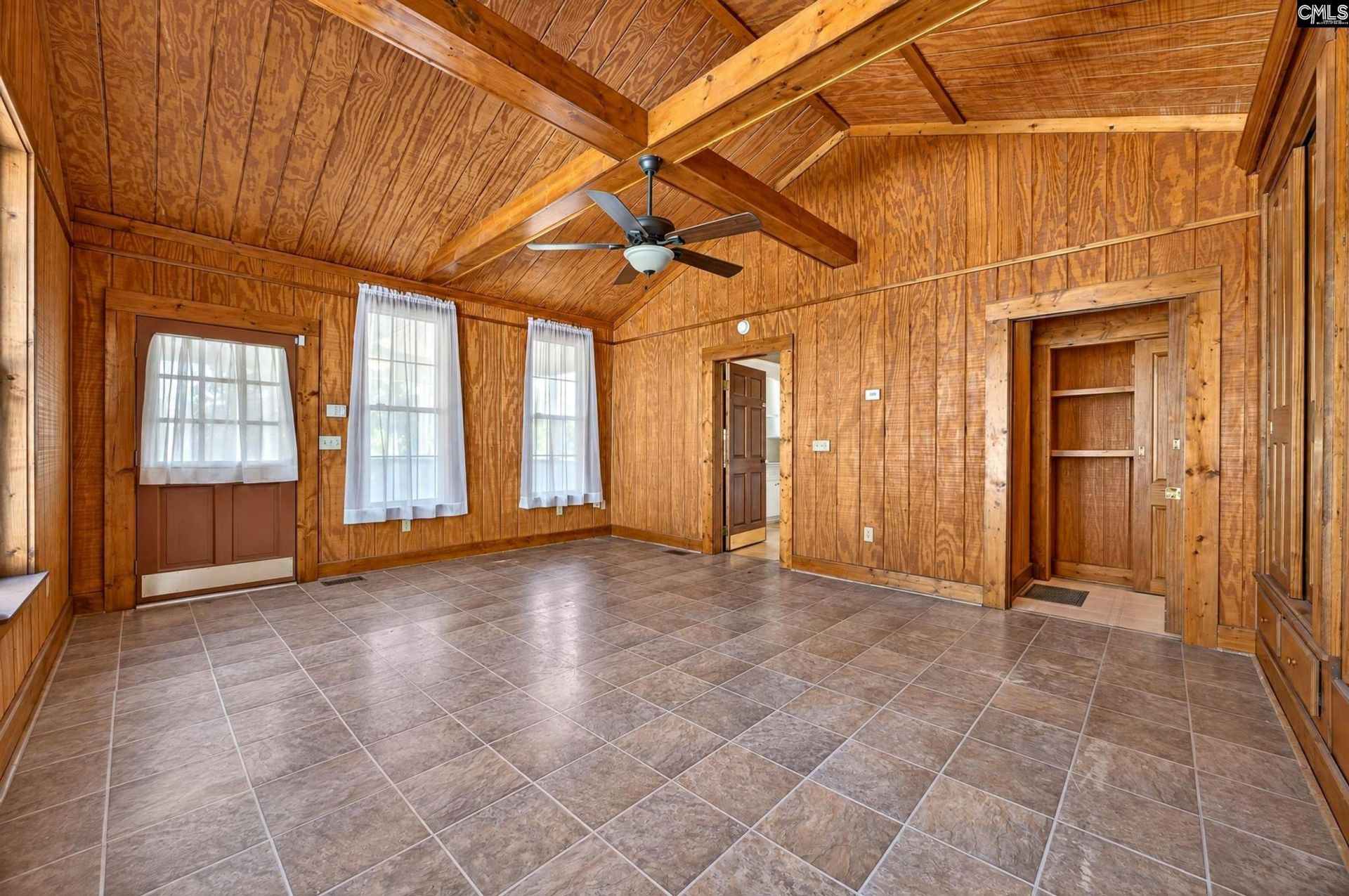 137 Railroad Avenue  Photo 5