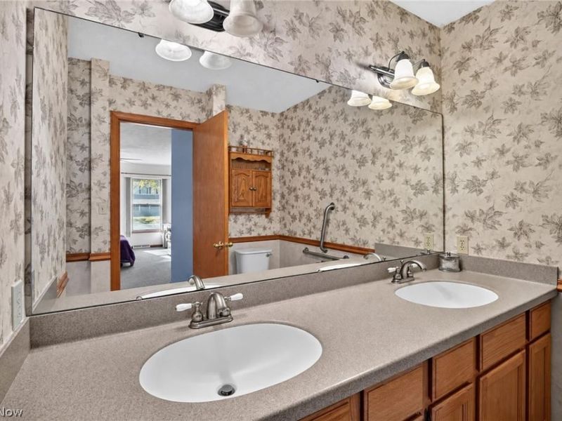 5900 S Mayflower Drive , Lorain, OH 44053 Photo 15