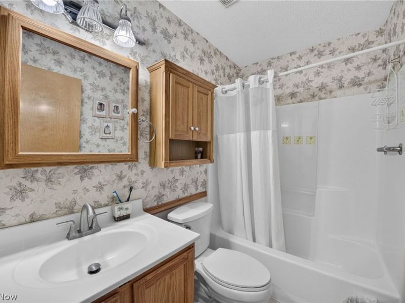 5900 S Mayflower Drive , Lorain, OH 44053 Photo 19