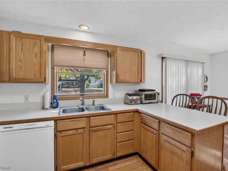 5900 S Mayflower Drive , Lorain, OH 44053 Photo 8