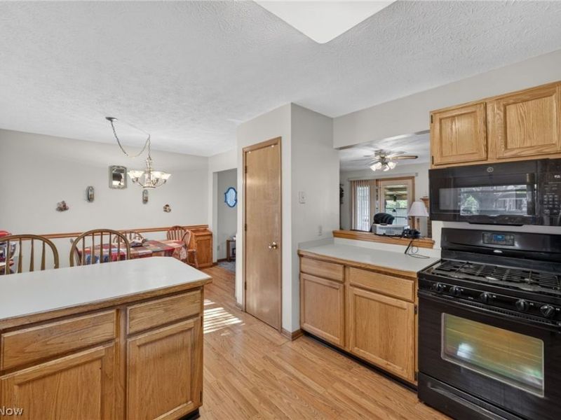 5900 S Mayflower Drive , Lorain, OH 44053 Photo 9