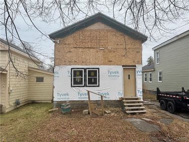 75 E 10 1/2 Street , Oswego, NY 13126