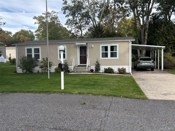 1661 Old Country Road, Unit 366, Riverhead, NY 11901
