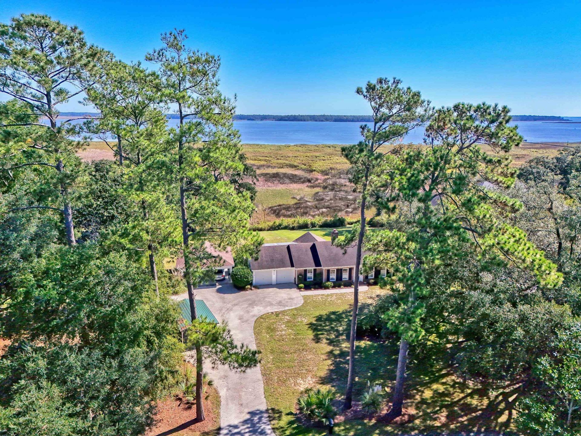 436 Golf Dr. Photo 2