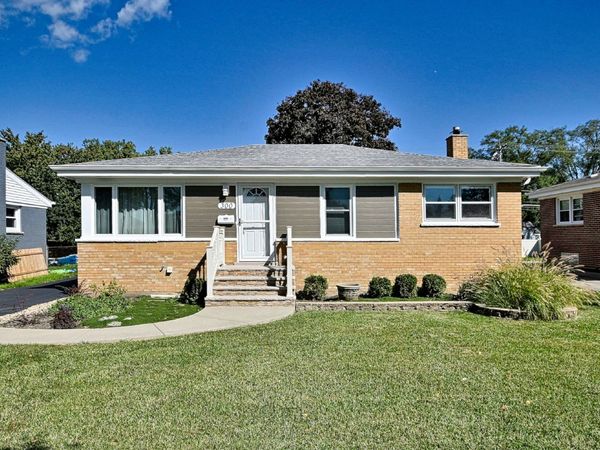 300 Wisconsin Drive , Des Plaines, IL 60016
