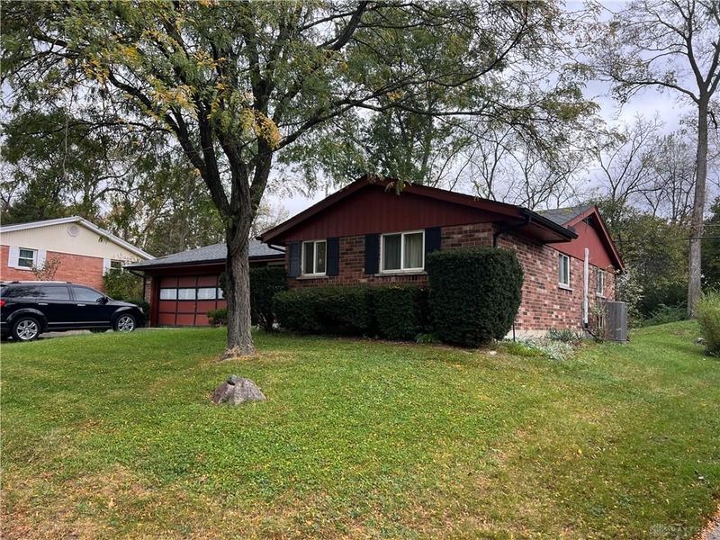 225 Ridgecrest Drive, West Carrollton, OH 45449 Photo 2