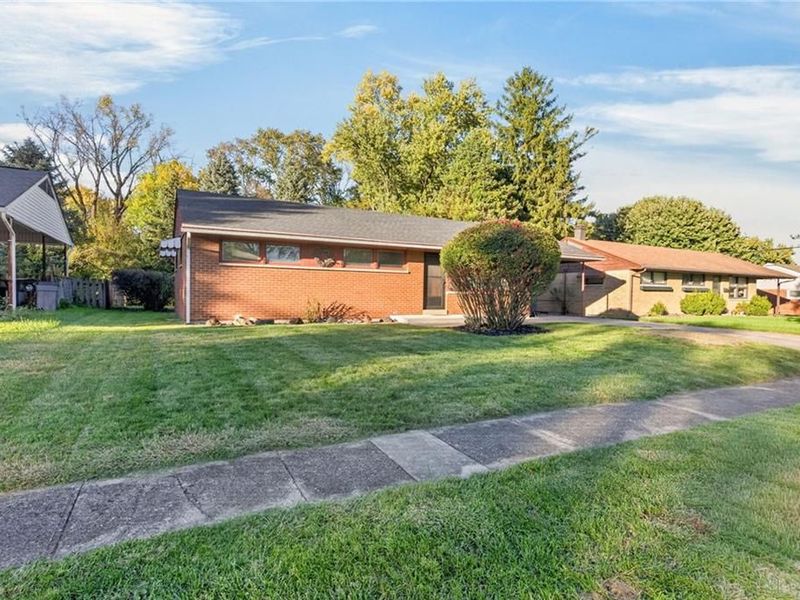 327 Brocone Drive, Vandalia, OH 45377 Photo 3