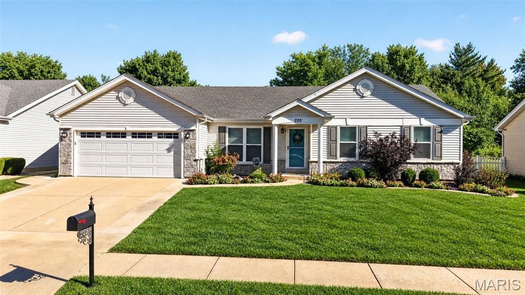 225 Royallsprings Parkway, O Fallon, MO 63368 Main Photo