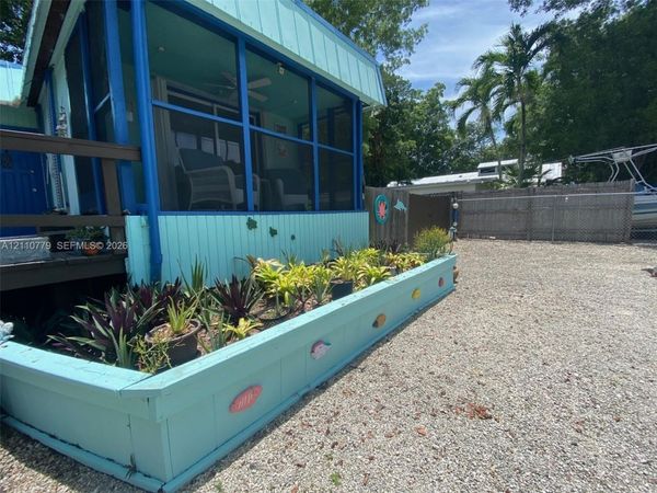 35 Dolphin Rd , Key Largo, FL 33037