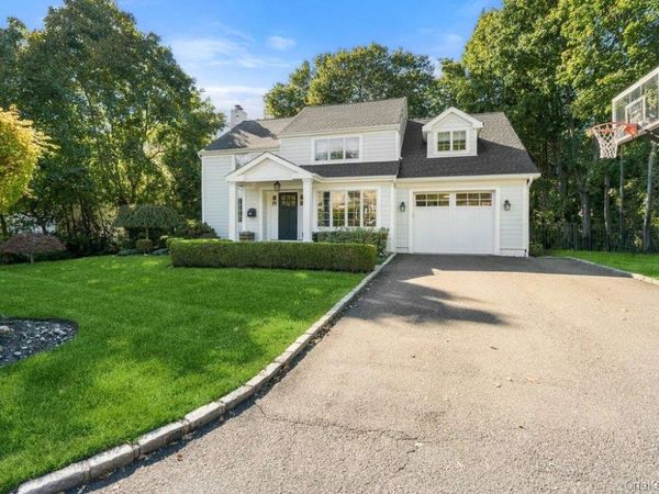 149 Wagon Road, Roslyn Heights, NY 11577