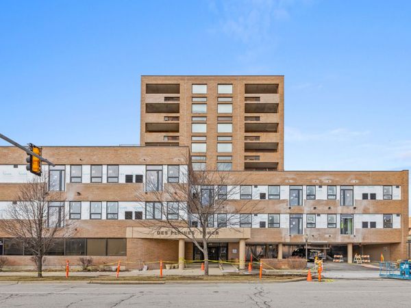 880 Lee Street , Unit 207, Des Plaines, IL 60016