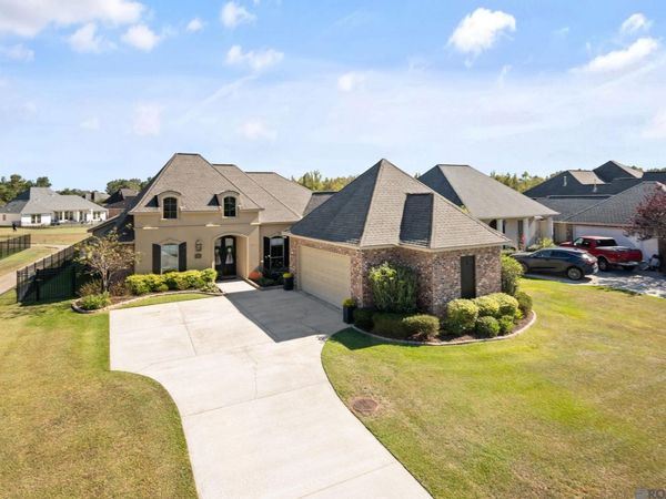 22321 Fairway View Dr, Zachary, LA 70791