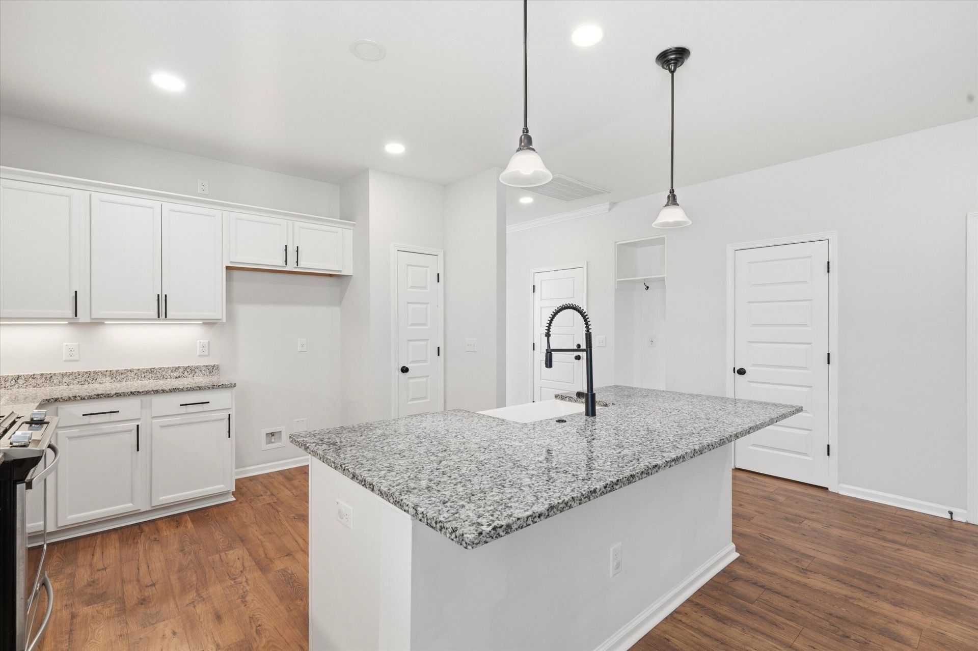 400 Eagleview Drive Photo 10
