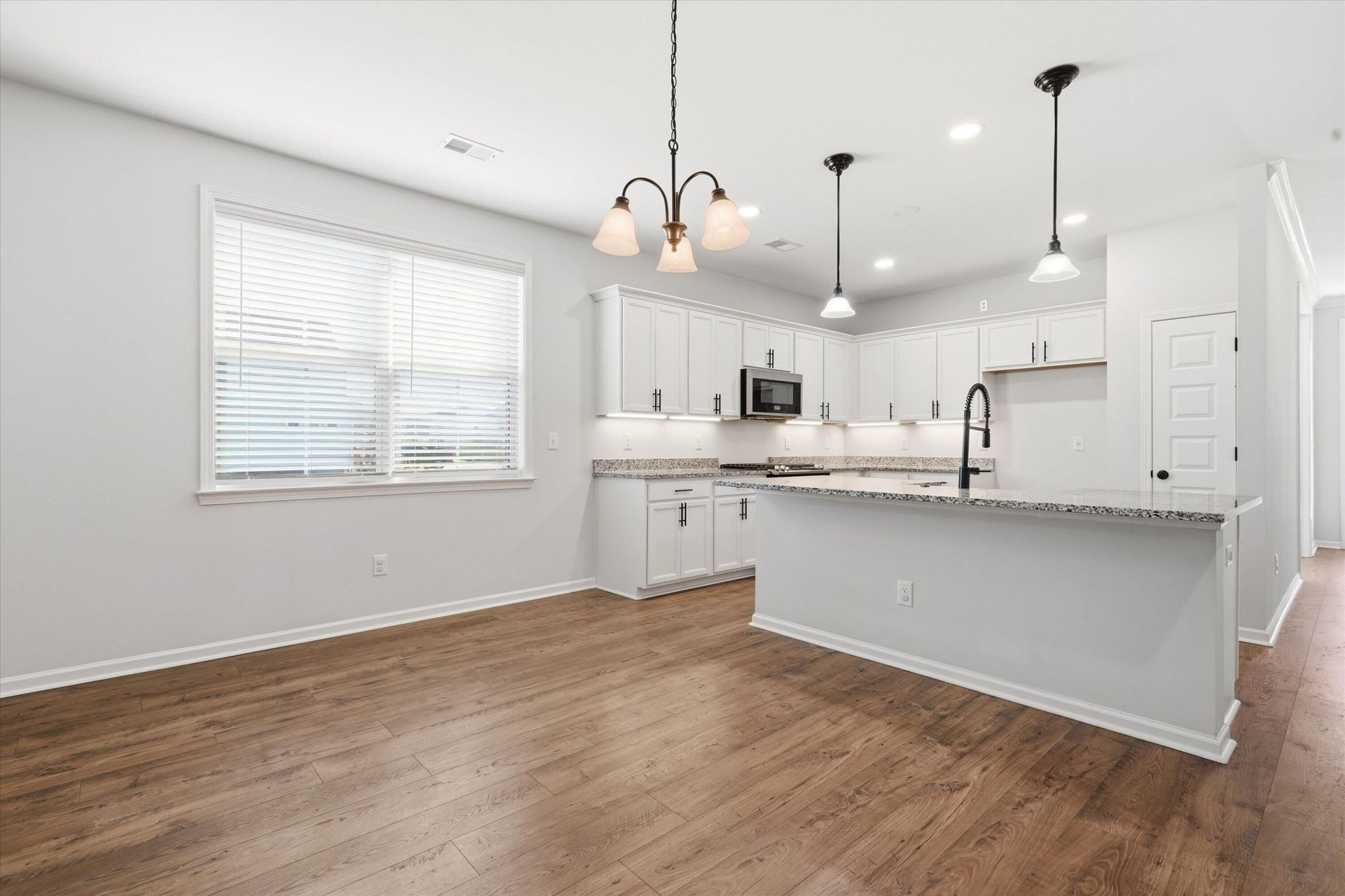 400 Eagleview Drive Photo 15