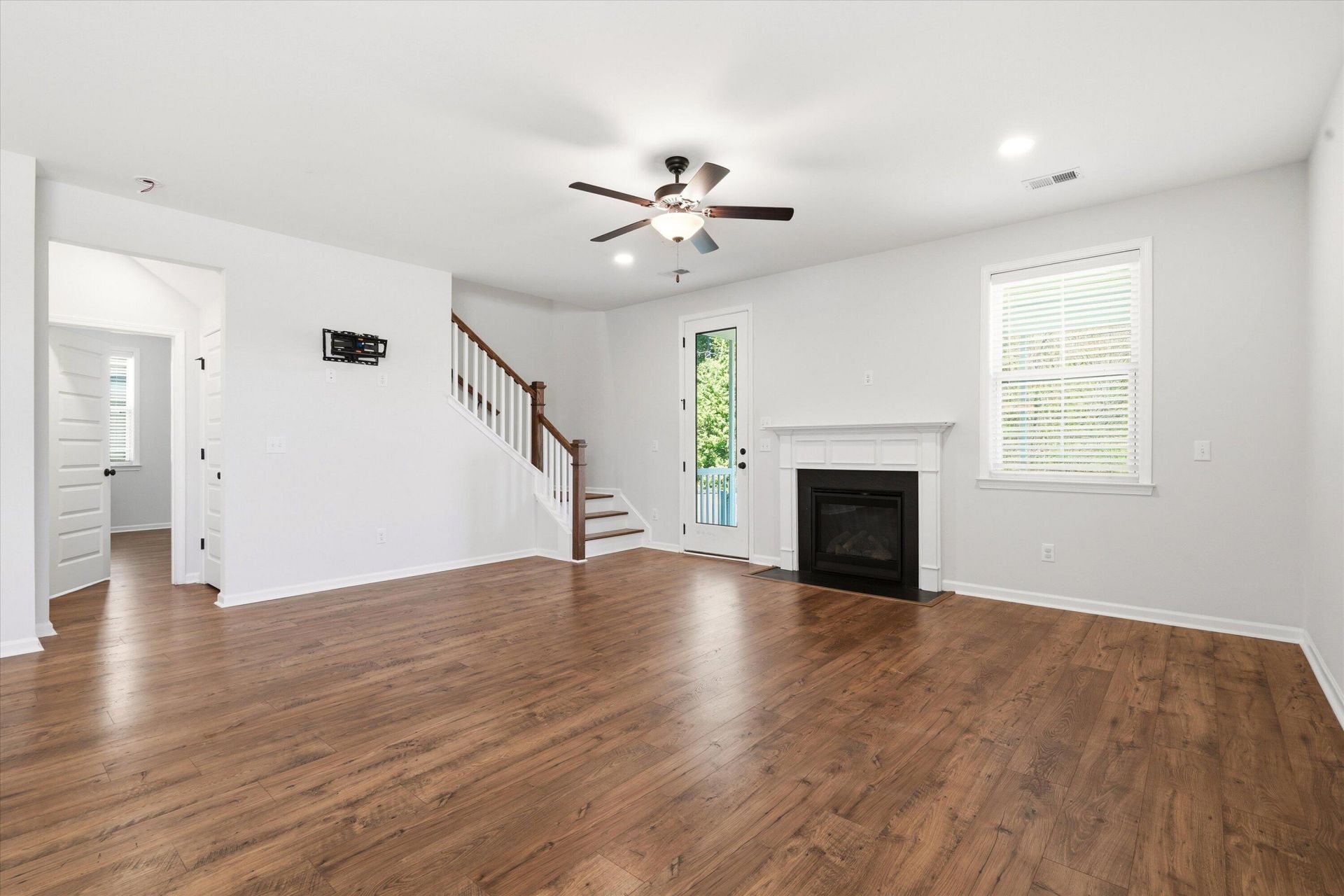 400 Eagleview Drive Photo 17