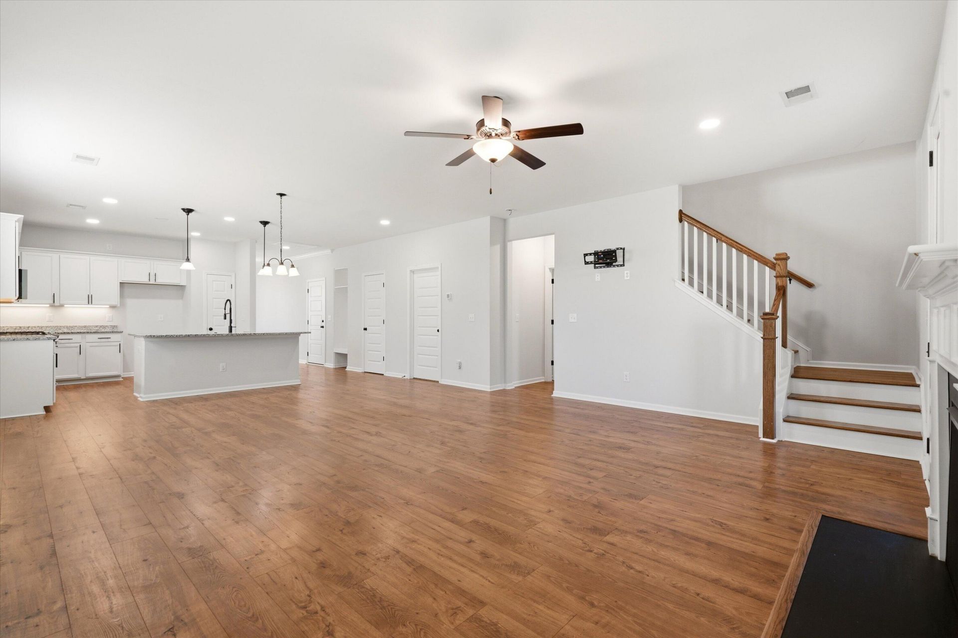 400 Eagleview Drive Photo 18
