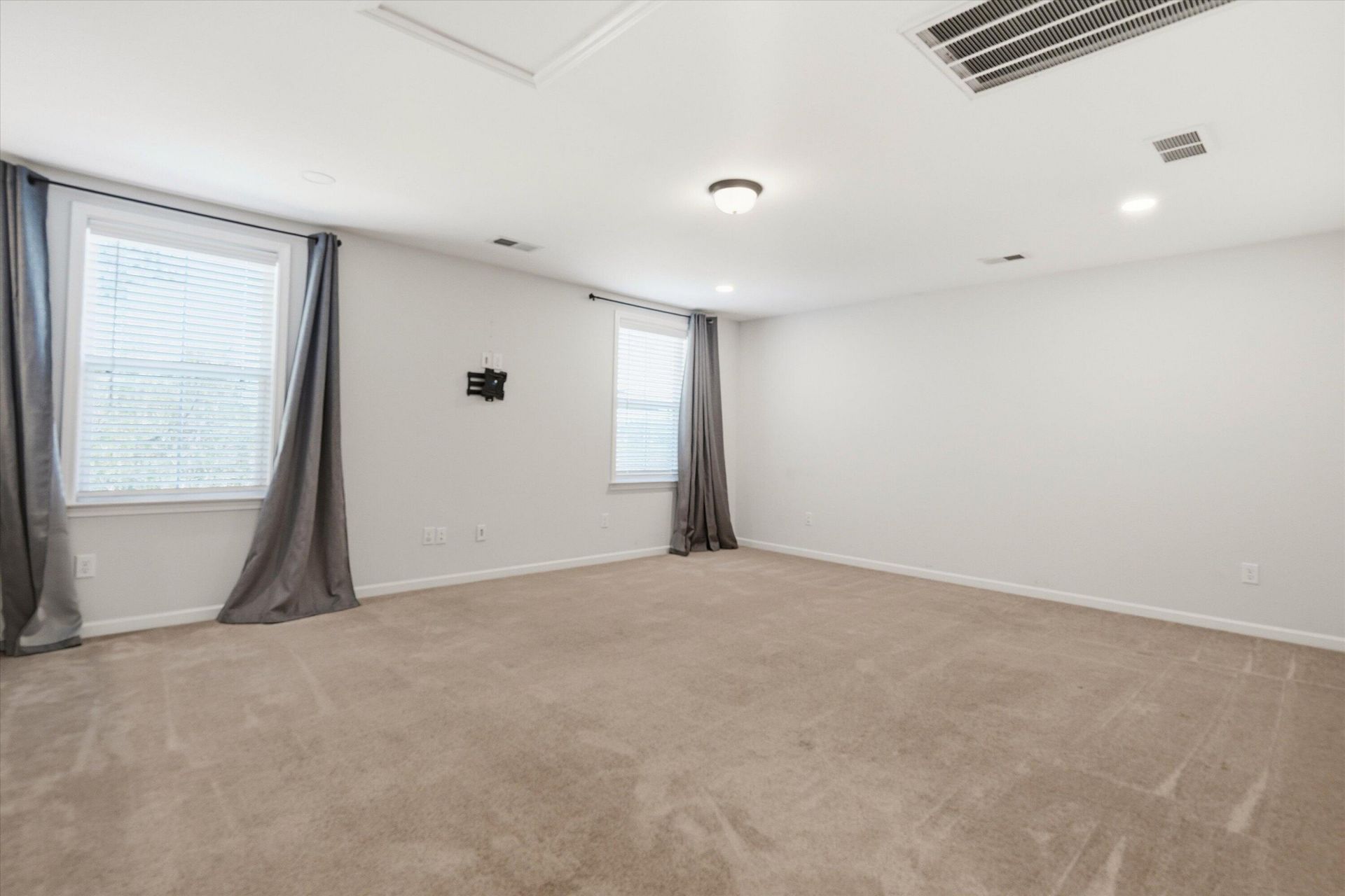 400 Eagleview Drive Photo 28