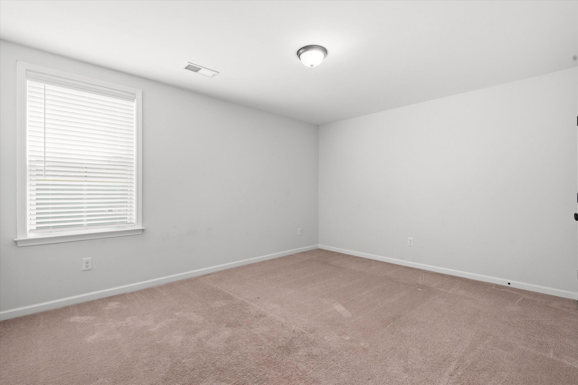 400 Eagleview Drive Photo 30