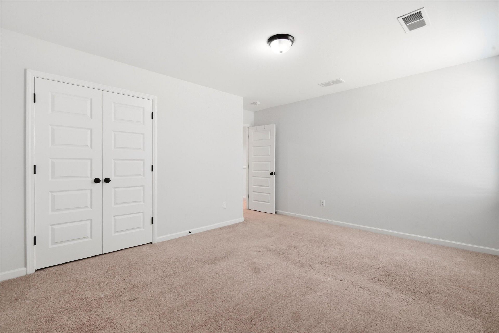 400 Eagleview Drive Photo 31