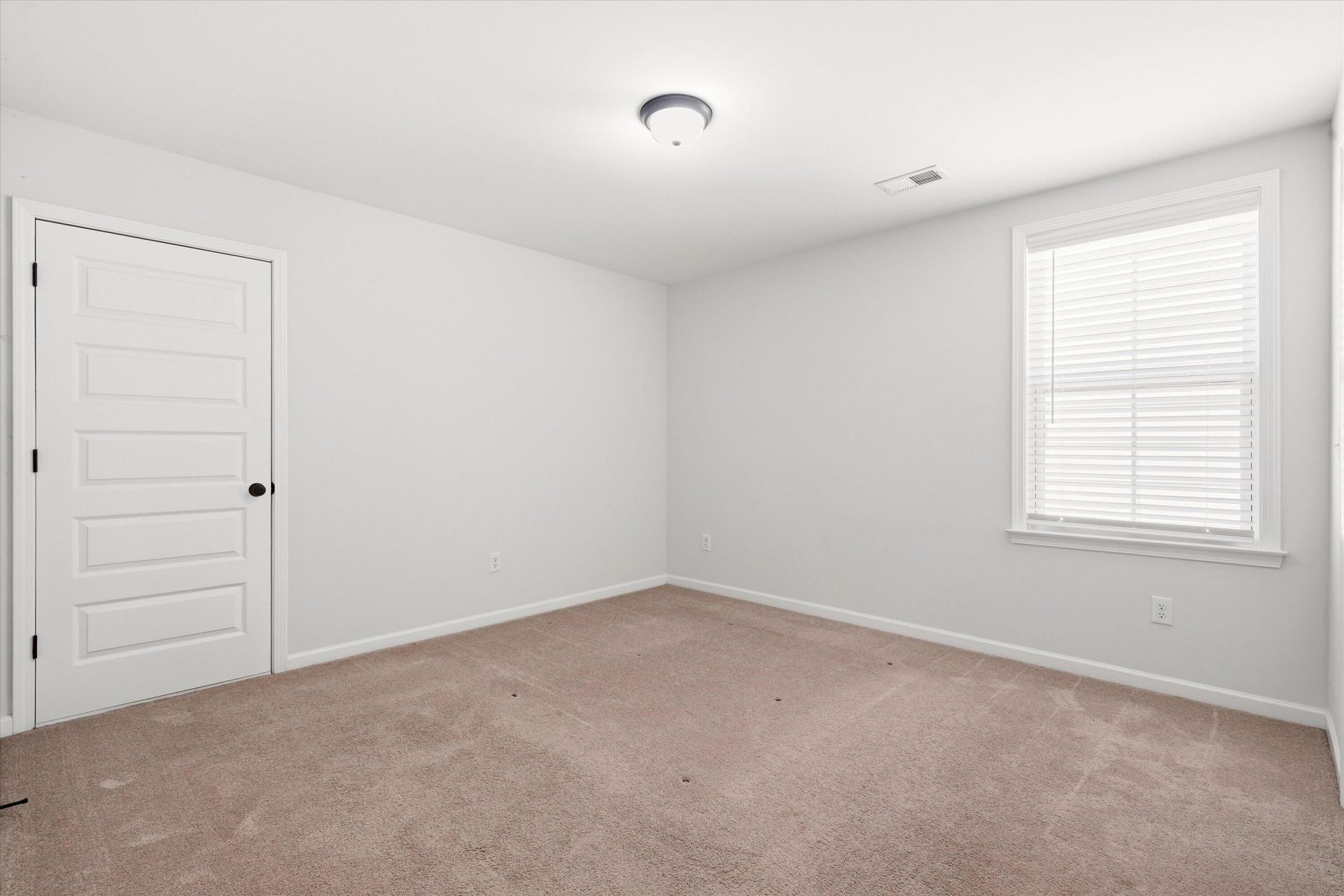 400 Eagleview Drive Photo 32