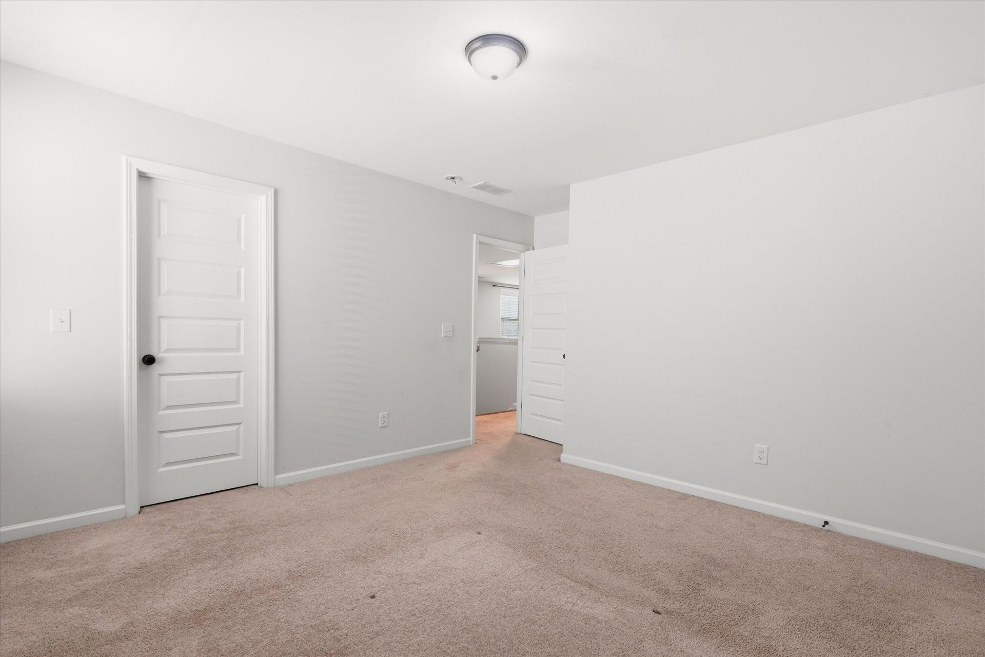400 Eagleview Drive Photo 33