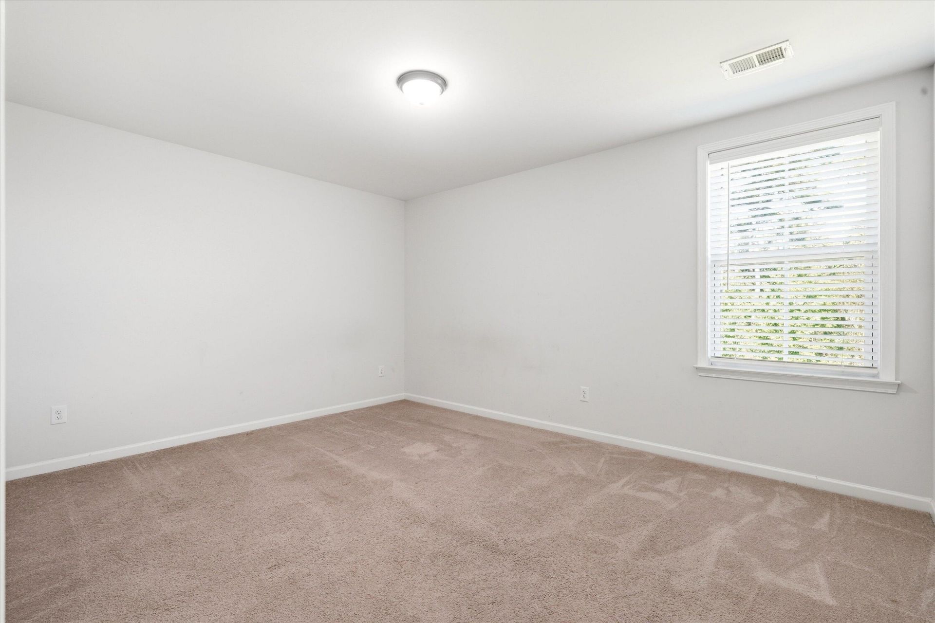 400 Eagleview Drive Photo 34