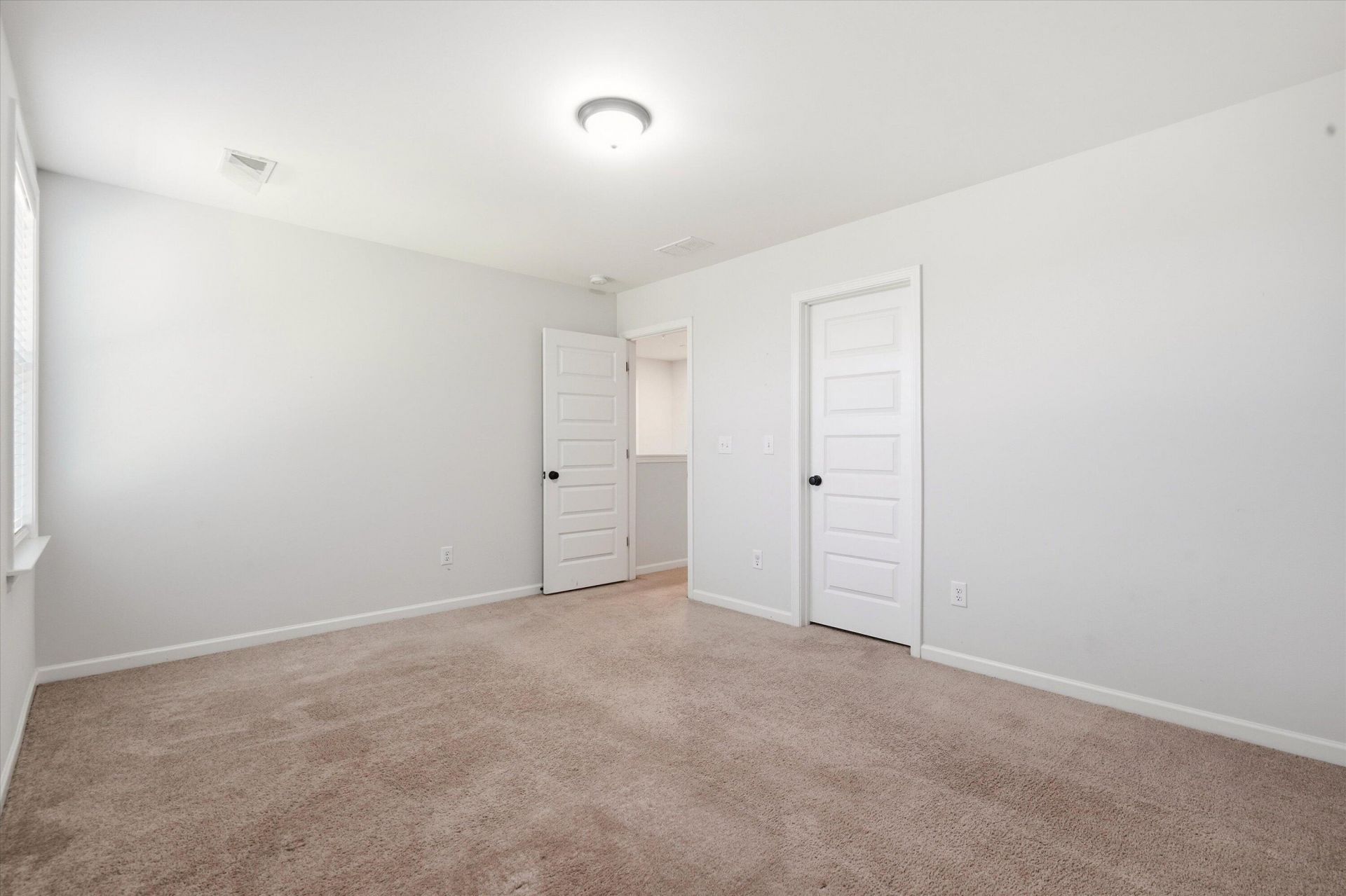 400 Eagleview Drive Photo 35