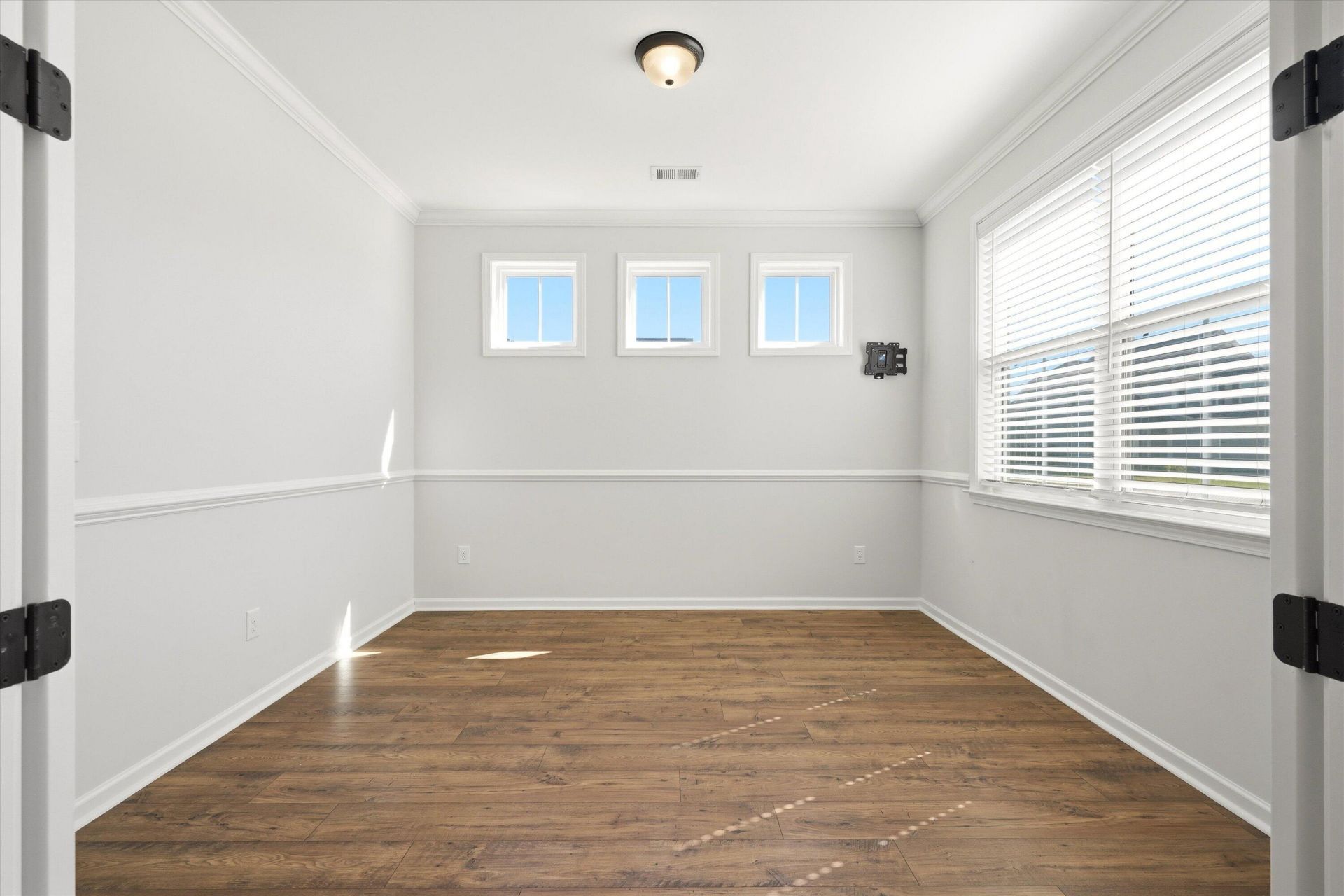 400 Eagleview Drive Photo 6
