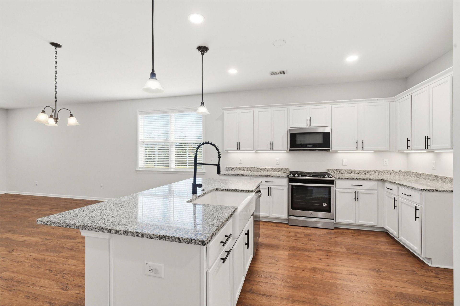 400 Eagleview Drive Photo 8