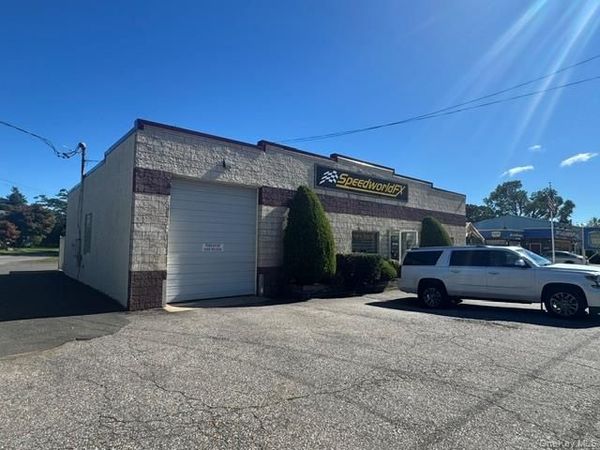 1187 E Main Street , Riverhead, NY 11901