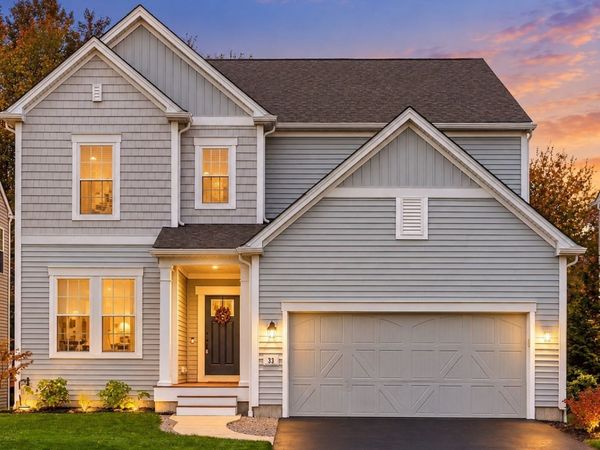 33 Skyhawk Cir, Weymouth, MA 02190