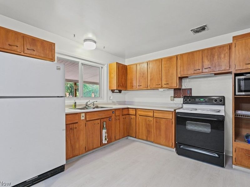 1242 Frost Road , Streetsboro, OH 44241 Photo 10