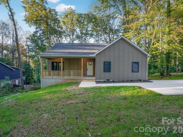 1520 Holly Court NW, Lenoir, NC 28645