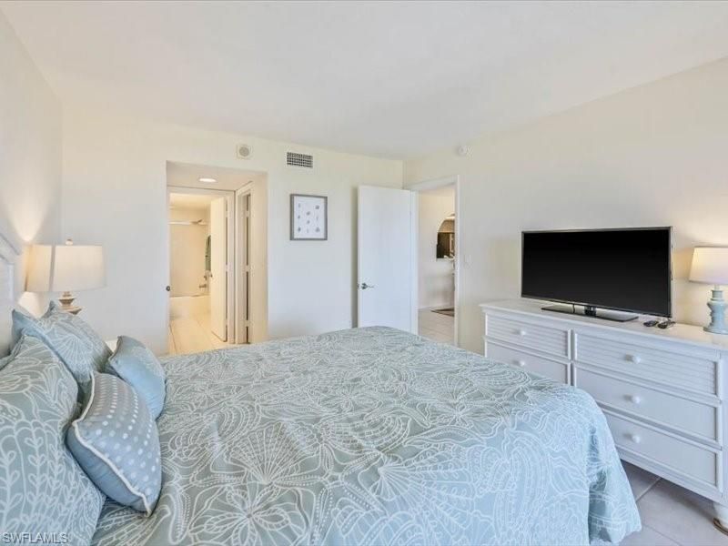 17 Bluebill Ave , Unit 904, Naples, FL 34108 Photo