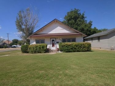 403 N Navajoe St, Altus, OK 73521