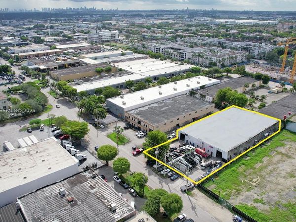 8230 NW 56th St , Doral, FL 33166