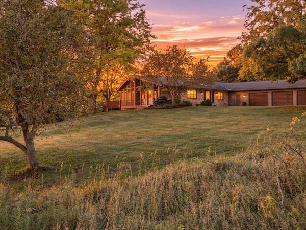 5720 Glencroft Lane SW, Rochester, MN 55902