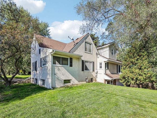 2347 Western Avenue N, Roseville, MN 55113