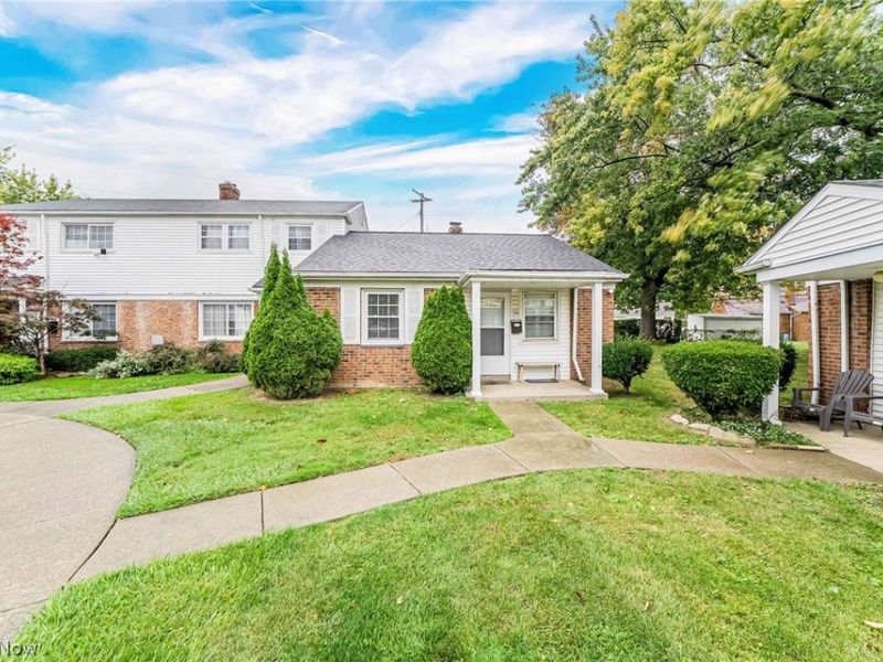 306 Buckner Drive, Unit 205, Euclid, OH 44123 Photo 2